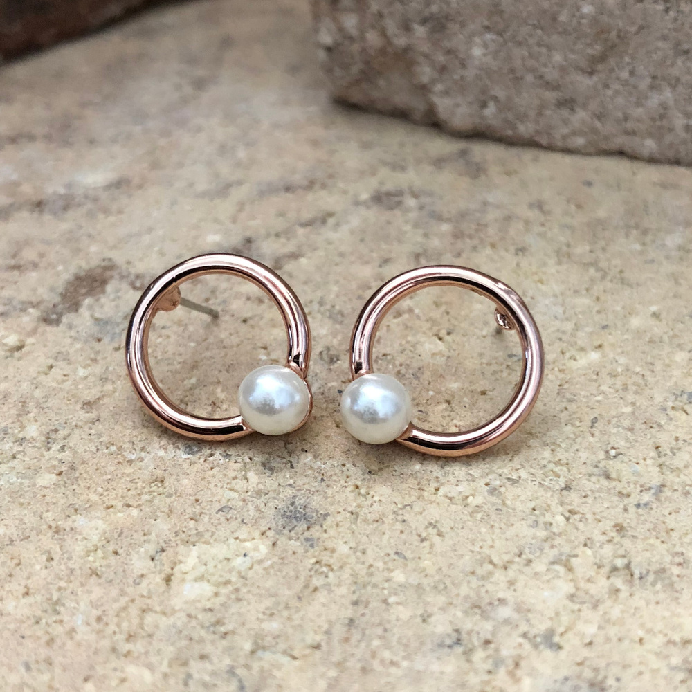 Geometric Stud Earrings - Picture 3 of 8